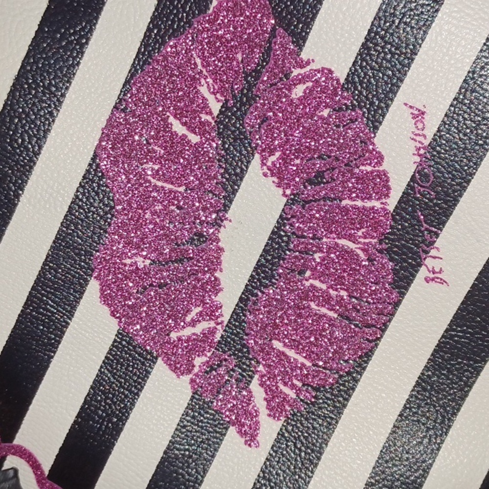 Betsey Johnson Hand Mirror Mini Bag - Picture 7 of 15